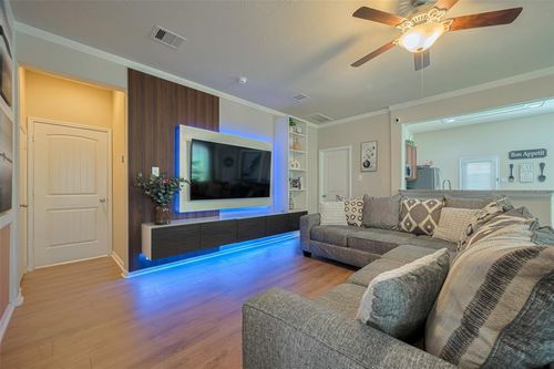 8113 E Pine Creek Bnd, Cypress, TX, 77433-4136 | Card Image