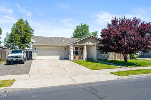 723 Ne Stoneridge Loop, Prineville, OR, 97754-9337 | Card Image