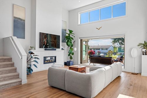 15541 Oxenham Ave, White Rock, BC, V4B2J2 | Card Image