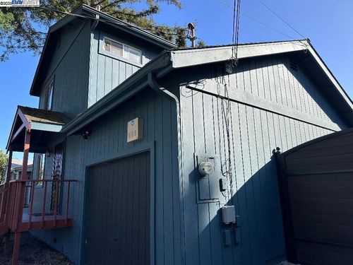 8065 Earl St, Oakland, CA, 94605-3633 | Card Image