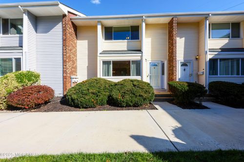 q-10-10 Quincy Cir, Dayton, NJ, 08810-1340 | Card Image