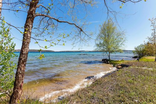 1515 S Shore E, Frankfort, MI, 49635-9546 | Card Image