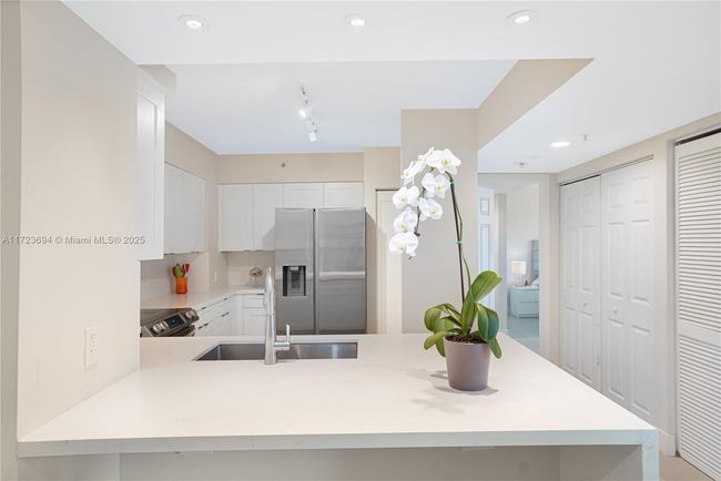 APT-704 - 1155 Brickell Bay Dr, Condo with 3 bedrooms, 2 bathrooms and null parking in Miami FL | Image 18
