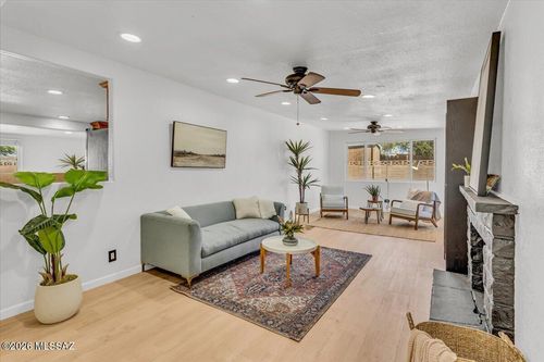 8031 E 17th Pl, Tucson, AZ, 85710-5887 | Card Image