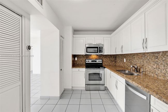 APT-705 - 9341 Collins Ave, Condo with 2 bedrooms, 2 bathrooms and null parking in Surfside FL | Image 8