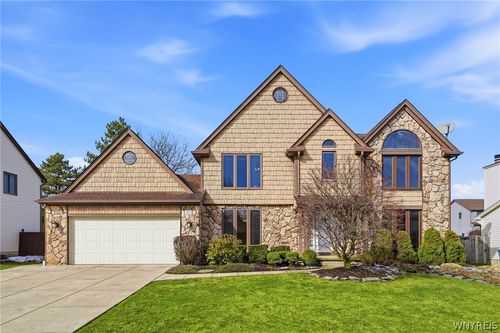 39 Greenbriar Dr, Lancaster, NY, 14086-1037 | Card Image