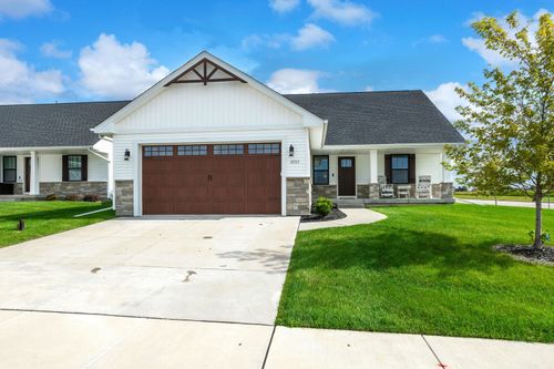 6757 Genesis Way, Bettendorf, IA, 52722-3195 | Card Image