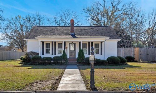 600 Hickory St Se, Hartselle, AL, 35640-2558 | Card Image