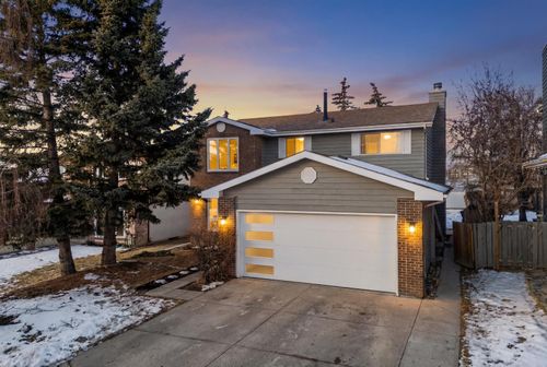 80 Hawkfield Cres Nw, Calgary, AB, T3G1Z5 | Card Image