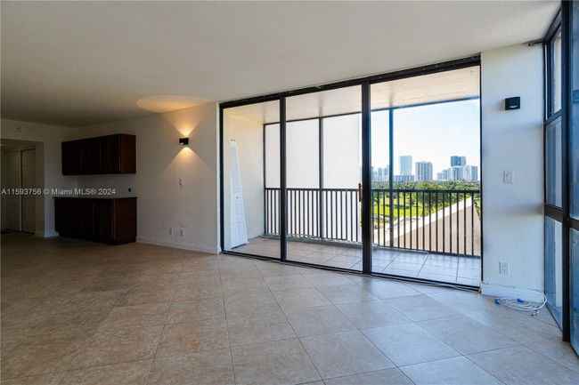 729 - 20301 W Country Club Dr, Condo with 2 bedrooms, 2 bathrooms and null parking in Aventura FL | Image 13