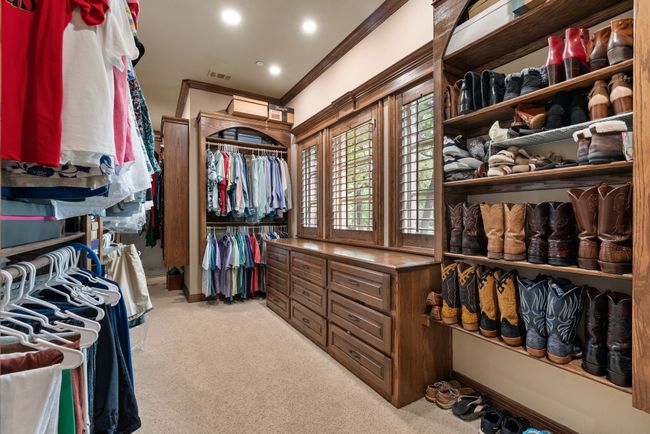 Primary Closet | Image 25