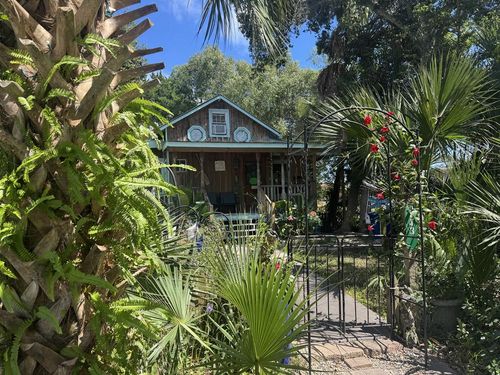 143 4th St, Apalachicola, FL, 32320-1753 | Card Image