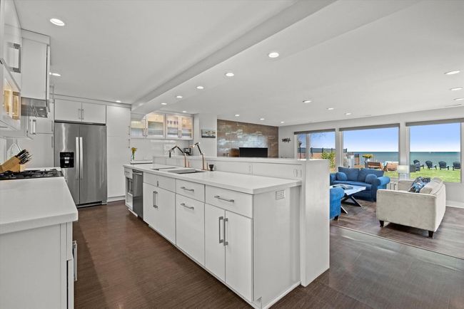 2533 Lakeshore Dr, House other with 5 bedrooms, 3 bathrooms and null parking in Sheboygan WI | Image 11