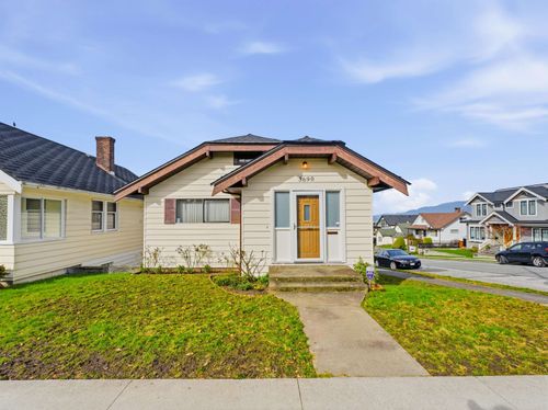 3690 Dundas Street, Vancouver, BC, V5K1S4 | Card Image