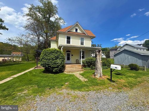 40 Mable Ln, BERKELEY SPRINGS, WV, 25411-1058 | Card Image
