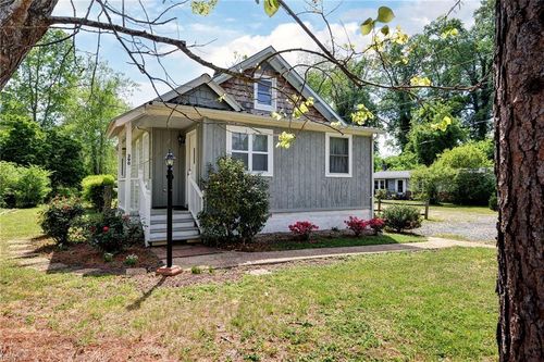 390 Park St, Urbanna, VA, 23175-2025 | Card Image