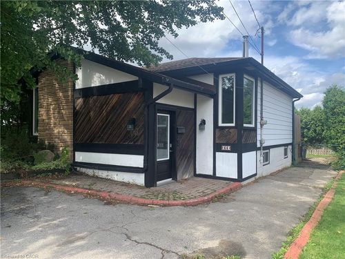 66 Kennedy Ave, Hamilton, ON, L9B1C5 | Card Image