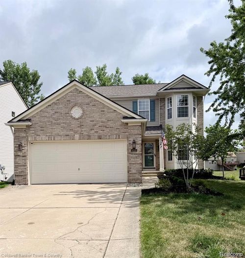 4221 Sonata Dr, Howell, MI, 48843-5204 | Card Image