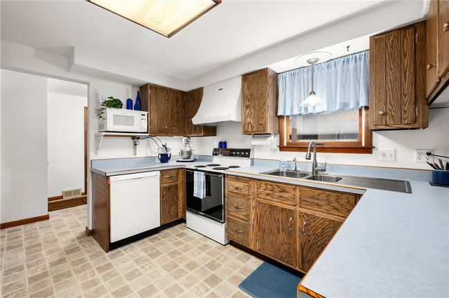 KITCHEN HAS PLENTY OF WORKABLE SPACE TO PREPARE YOUR FAVORITE MEALS. | Image 7