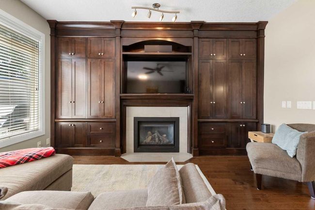 3531 3 Ave Sw, Home with 3 bedrooms, 3 bathrooms and 2 parking in Calgary AB | Image 8