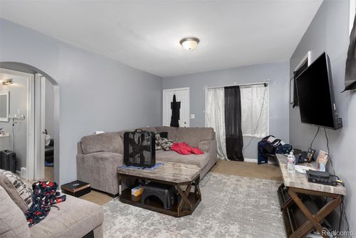 7212 Hudson Ave, Warren, MI, 48091-4903 | Card Image