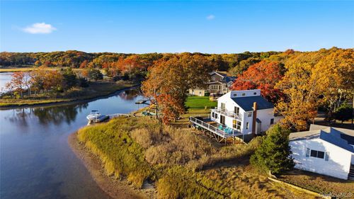 530 Sunset Way, Southold, NY, 11971-2075 | Card Image