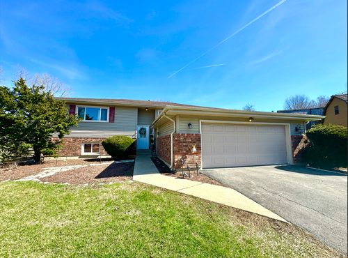 5N087 Mary Ct, St. Charles, IL, 60175-7852 | Card Image