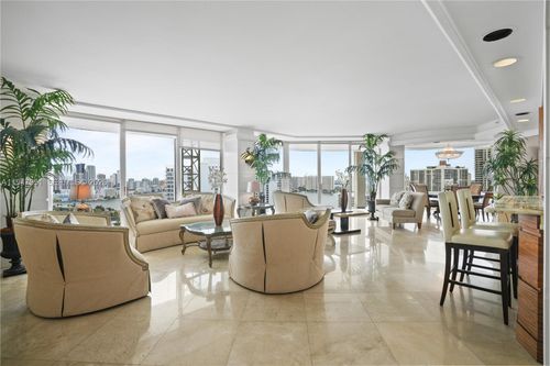 25gr-19355 Turnberry Way, Aventura, FL, 33180-2577 | Card Image
