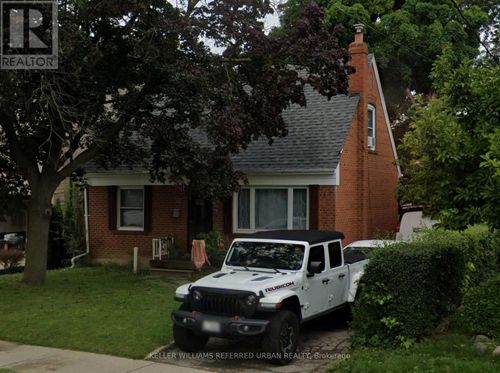 32 Amesbury Drive, Toronto (Brookhaven-Amesbury), ON, M6M4H4 | Card Image