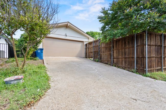 10528 Swallow Ln, House other with 3 bedrooms, 2 bathrooms and null parking in Dallas TX | Image 25