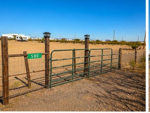 580 S Parker Rd, Golden Valley, AZ, 86413-7025 | Card Image