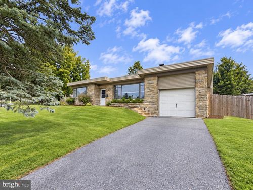 705 Hedgerow Dr, Broomall, PA, 19008-2729 | Card Image