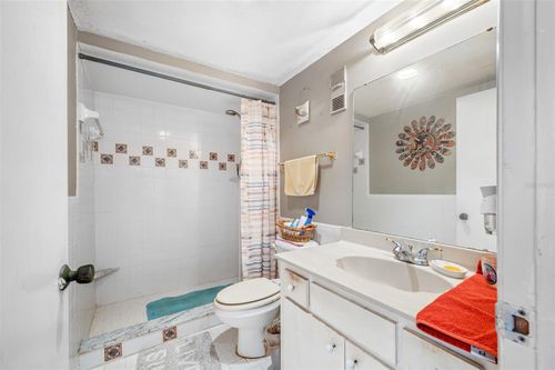apt-608e-1 Key Capri, TREASURE ISLAND, FL, 33706-4918 | Card Image