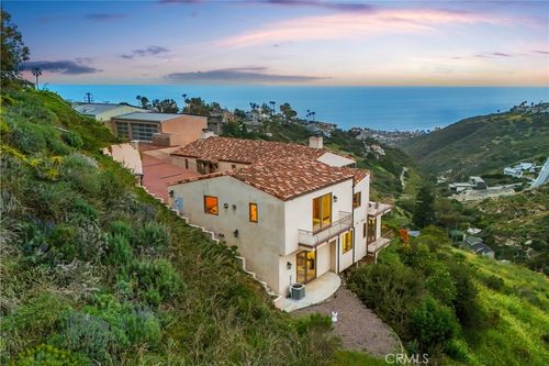 2516 Temple Hills Dr, Laguna Beach, CA, 92651-2630 | Card Image
