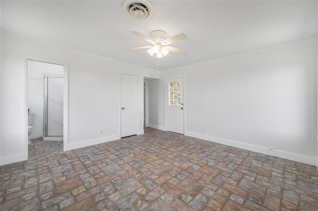 5131 N Us Highway 77, Home with 4 bedrooms, 3 bathrooms and 4 parking in Warda TX | Image 12