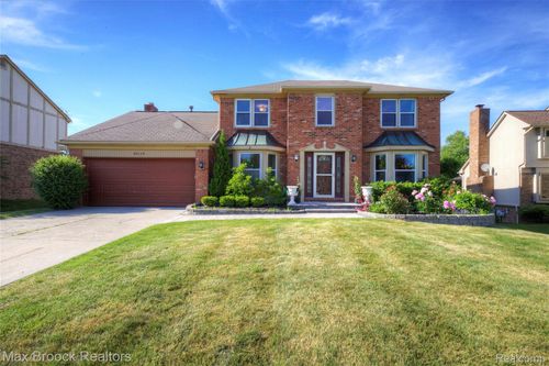 30118 Kingsway Dr, Farmington Hills, MI, 48331-1647 | Card Image