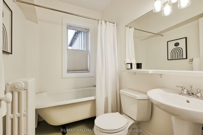 333 Sackville St, House attached with 3 bedrooms, 2 bathrooms and null parking in Toronto ON | Image 28