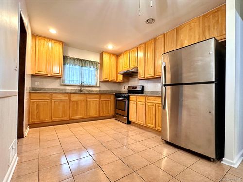 20030 39th Ave, Bayside, NY, 11361-1858 | Card Image