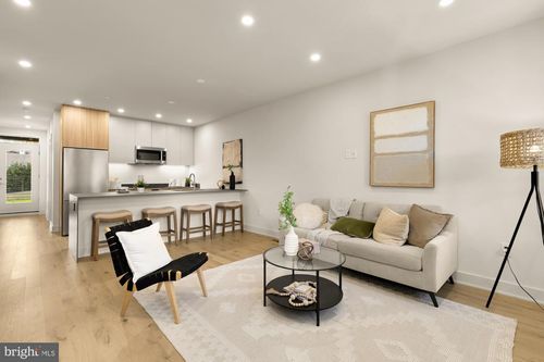 apt-2-2647 41st St Nw, WASHINGTON, DC, 20007-1275 | Card Image