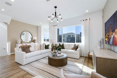 73 Culture, Irvine, CA, 92618-1485 | Card Image