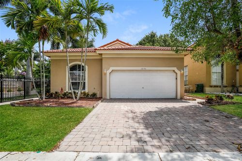 1695 Ne 37th Pl, Homestead, FL, 33033-5572 | Card Image