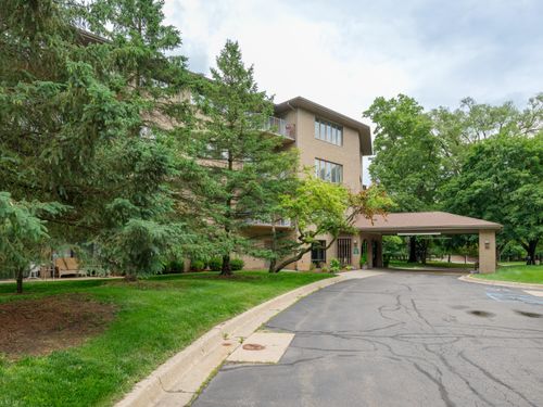 108-4040 Greenleaf Cir, Kalamazoo, MI, 49008-2582 | Card Image