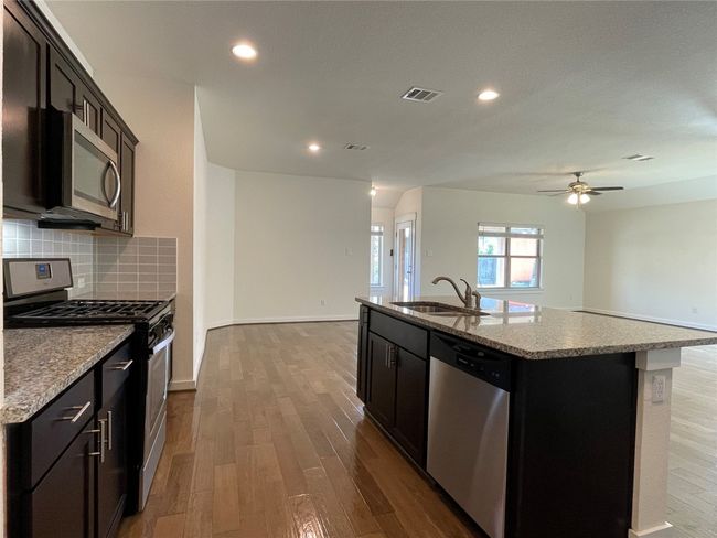11920 Emerald Springs Ln, House other with 3 bedrooms, 2 bathrooms and 2 parking in Manor TX | Image 5
