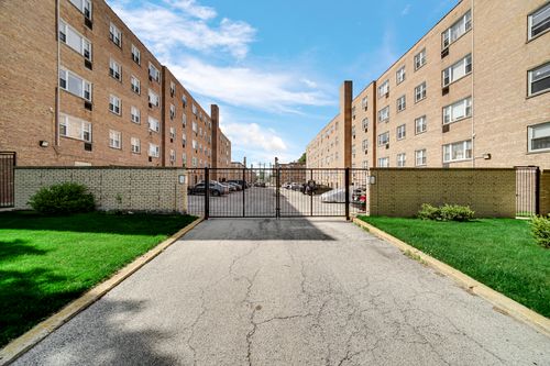 209-6160 N Damen Ave, Chicago, IL, 60659-4368 | Card Image