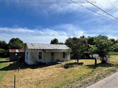 687 Lucas Ln, Point Pleasant, WV, 25550-3230 | Card Image