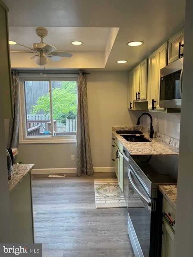 10293 Crimson Tree Ct, Townhouse with 3 bedrooms, 3 bathrooms and null parking in COLUMBIA MD | Image 4