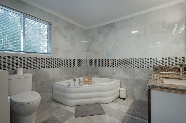 11659 272 St, House other with 8 bedrooms, 4 bathrooms and 10 parking in Maple Ridge BC | Image 19