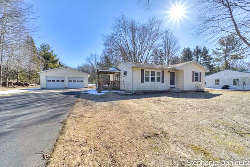 1548 Delz Dr, Muskegon, MI, 49445-1126 | Card Image