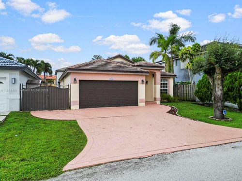 19847 Nw 86th Ave, Hialeah, FL, 33015-6927 | Card Image