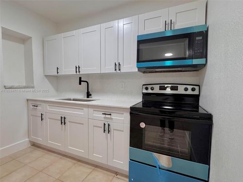 front-541 E 38th St, Hialeah, FL, 33013-2724 | Card Image